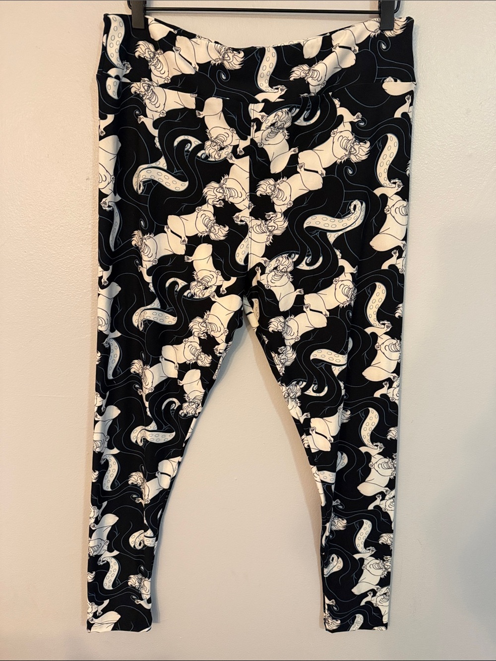LuLaRoe Disney Villain Ursula Pattern Leggings Tall&Curvy